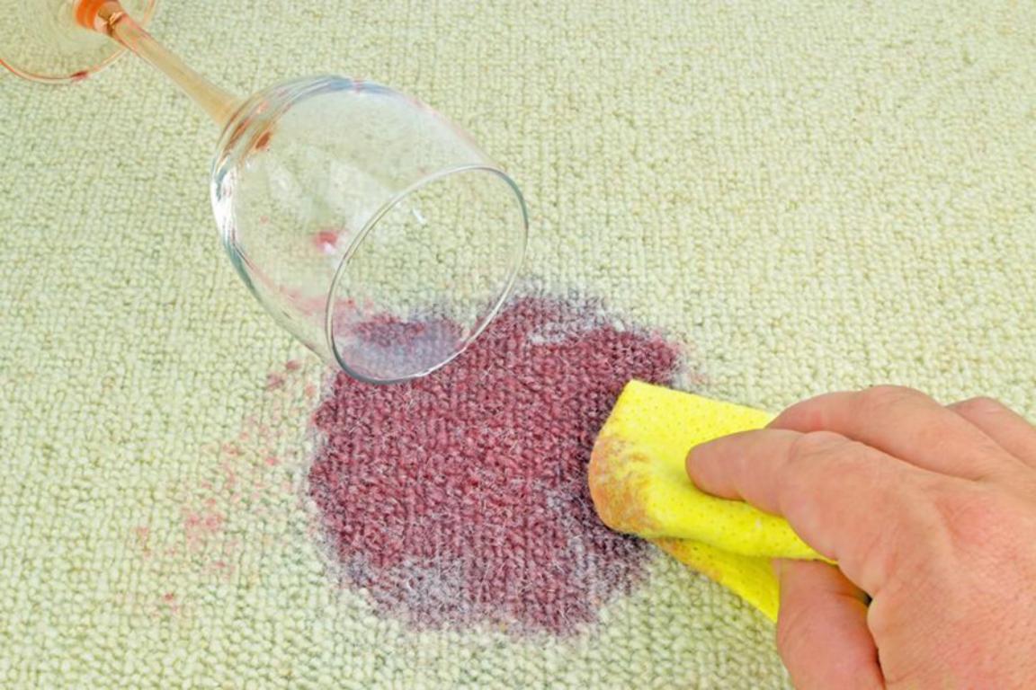 удаление пятен чистка ковров